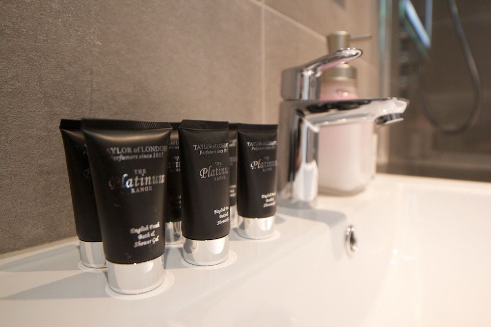 Stylish & Spacious Deluxe Apartments near Victoria Station Vauxhall Bridge Balcony Apartment 8