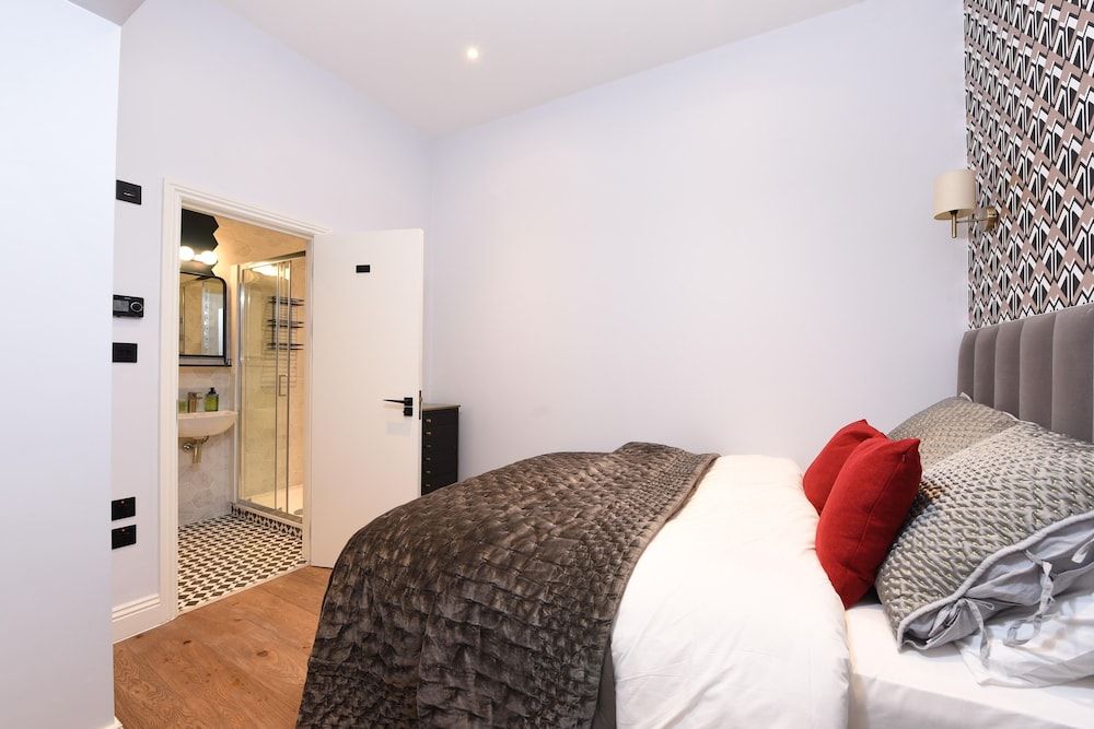Stylish & Spacious Deluxe Apartments near Victoria Station Vauxhall Bridge Deluxe Apartment 2