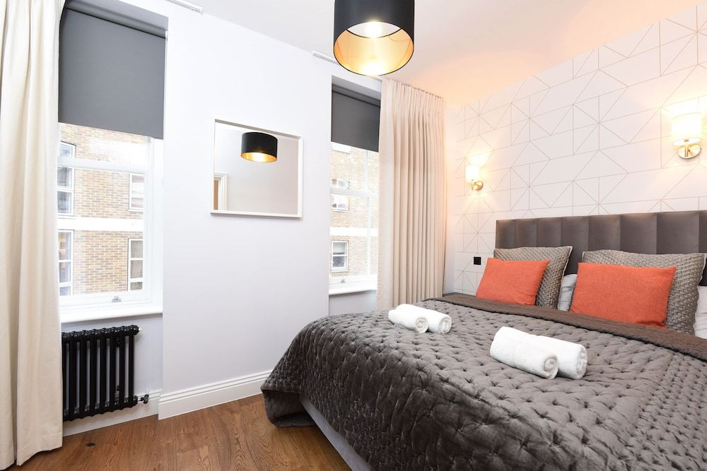 Stylish & Spacious Deluxe Apartments near Victoria Station Vauxhall Bridge Balcony Apartment 2