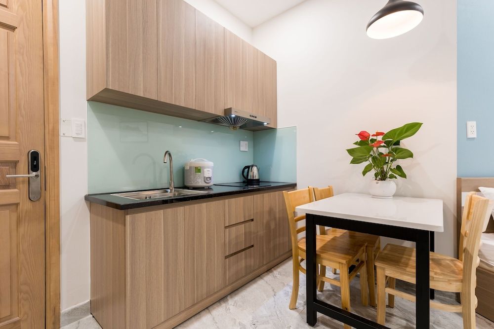 Yours Studio Tower Basic Studio Suite 7