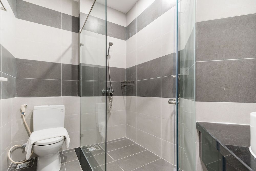 Yours Studio Tower Basic Studio Suite 6