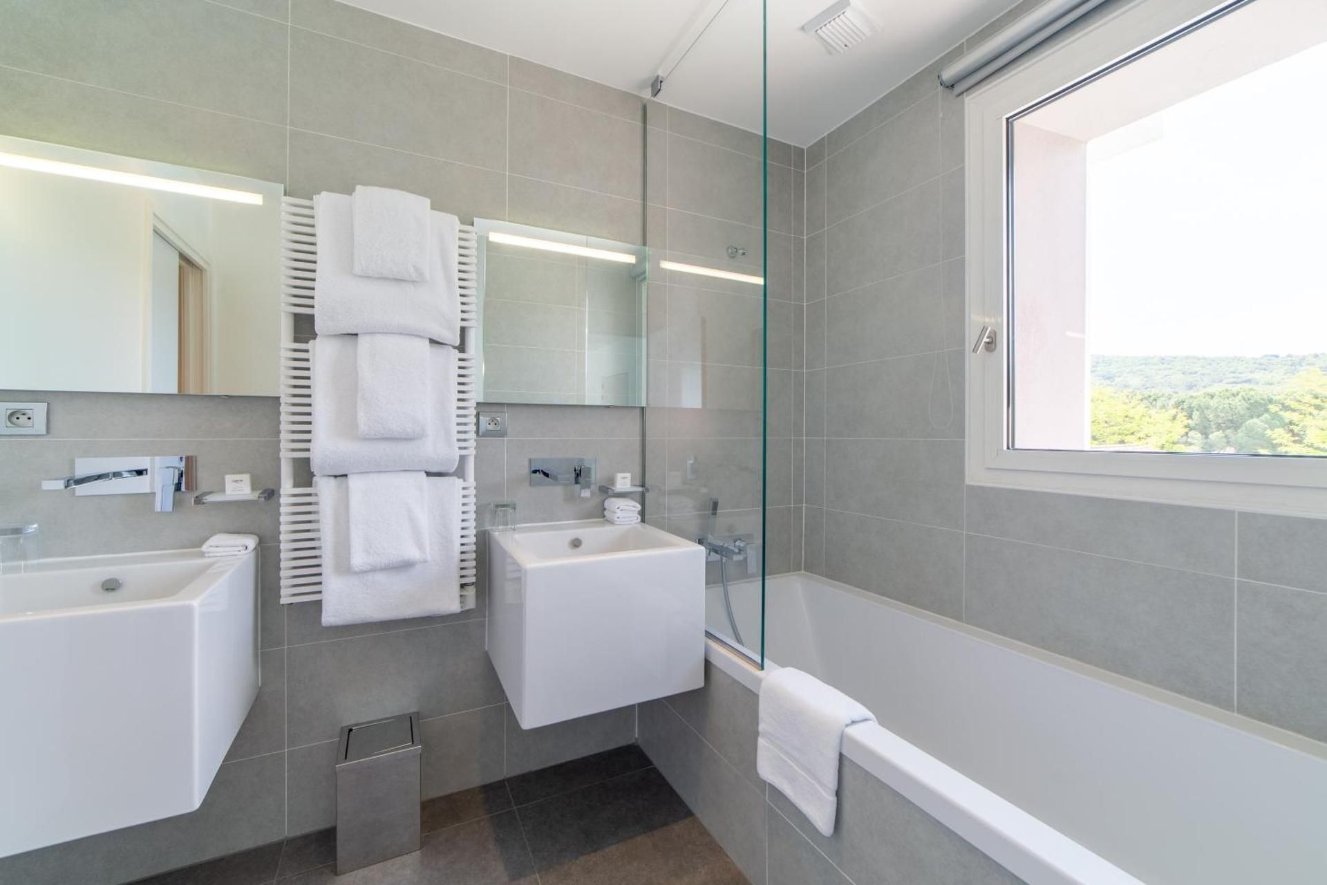 Suite Junior White