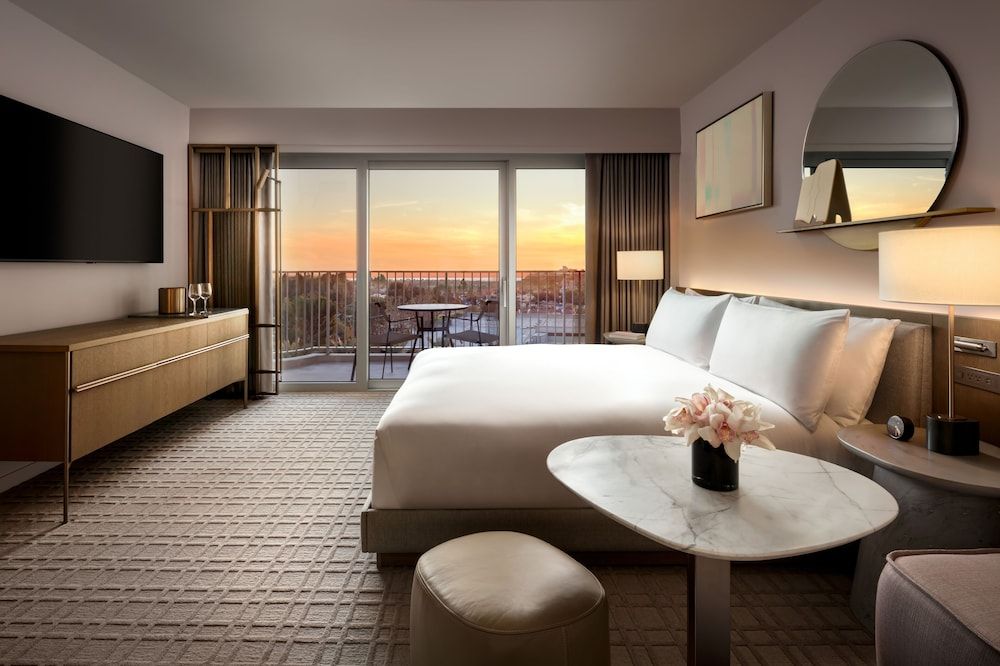 Fairmont Gold, 1 King Bed (Sunset View)