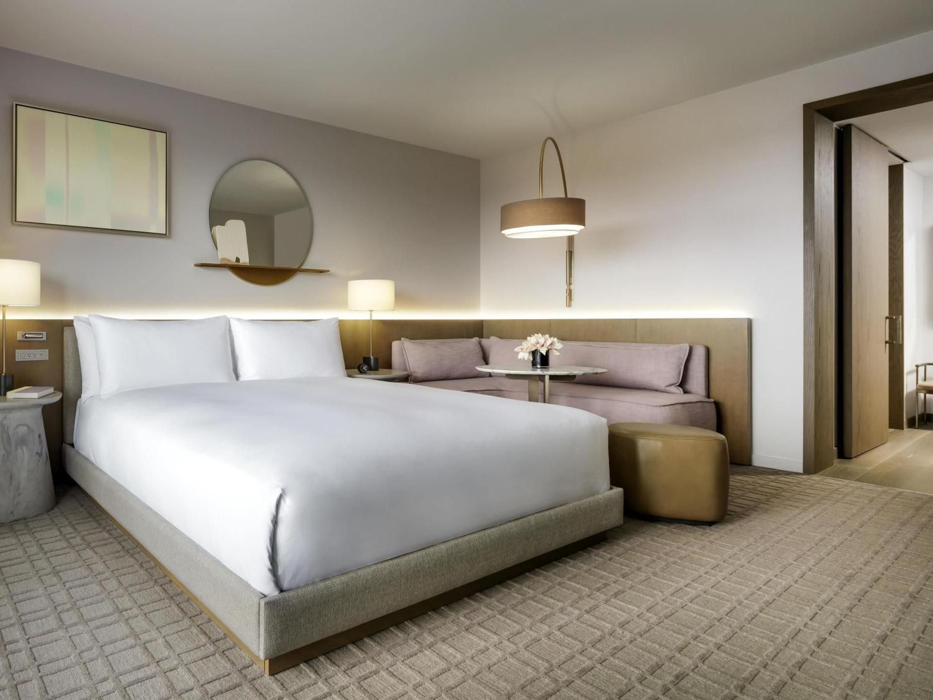 Deluxe King Room with View - Mobility Hearing Accessible