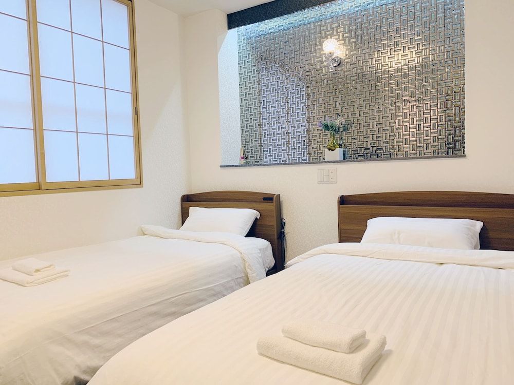 Allcomein Hotel Twin Room, Private Bathroom (203)