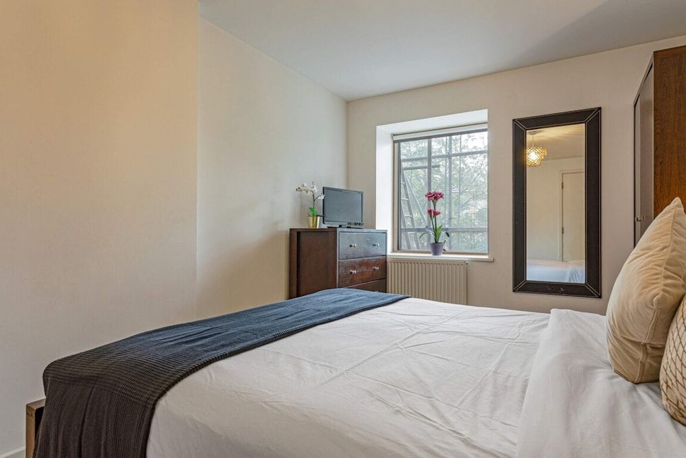 undefined Bright 1 Bedroom Apartment Near London Bridge With Balcony 5