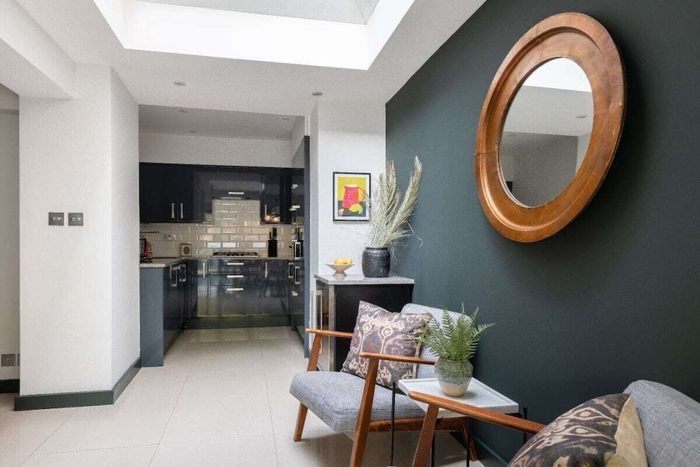 undefined The Heart of Shepherds Bush - Modern 2bdr Apartment With Garden 8