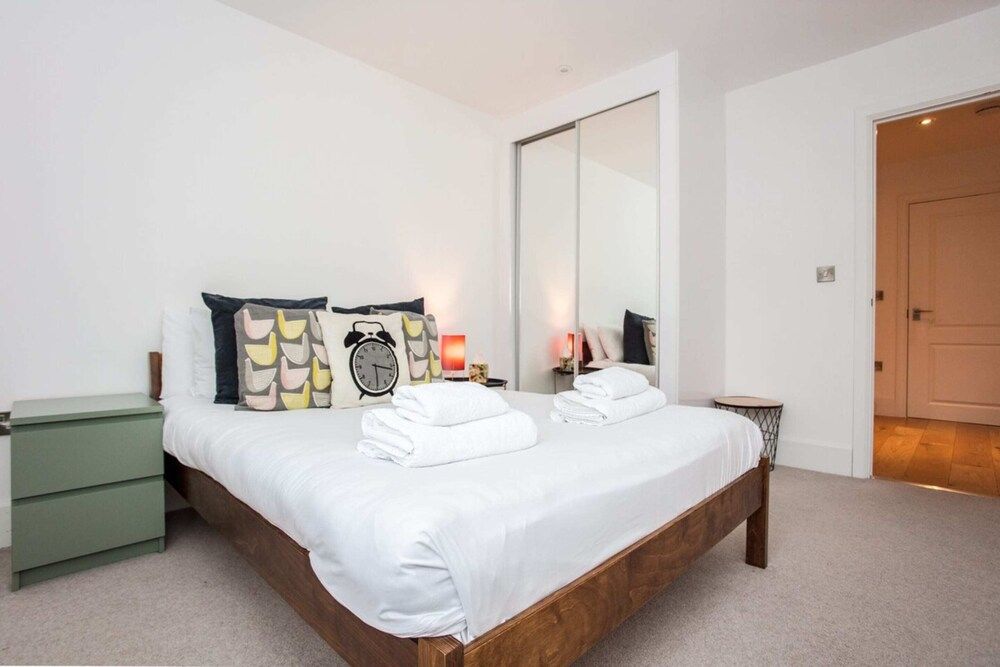 undefined Stunning Modern 1 Bedroom Apartment Near Canary Wharf 6
