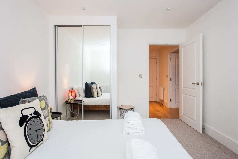 undefined Stunning Modern 1 Bedroom Apartment Near Canary Wharf 7