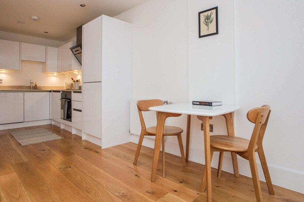 undefined Stunning Modern 1 Bedroom Apartment Near Canary Wharf 10