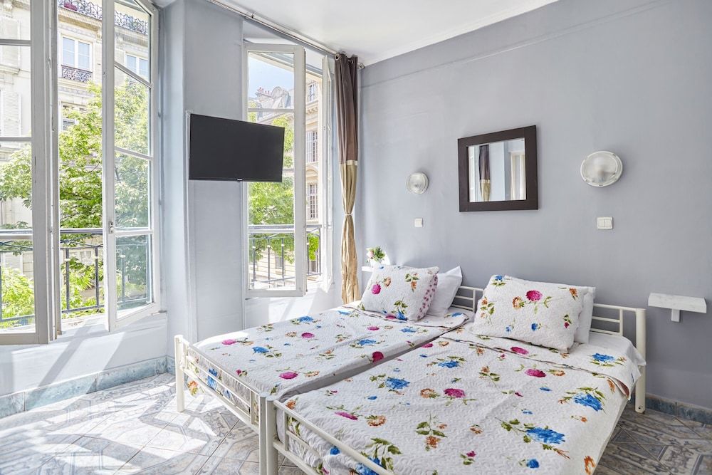 undefined Le Petit Borda 10