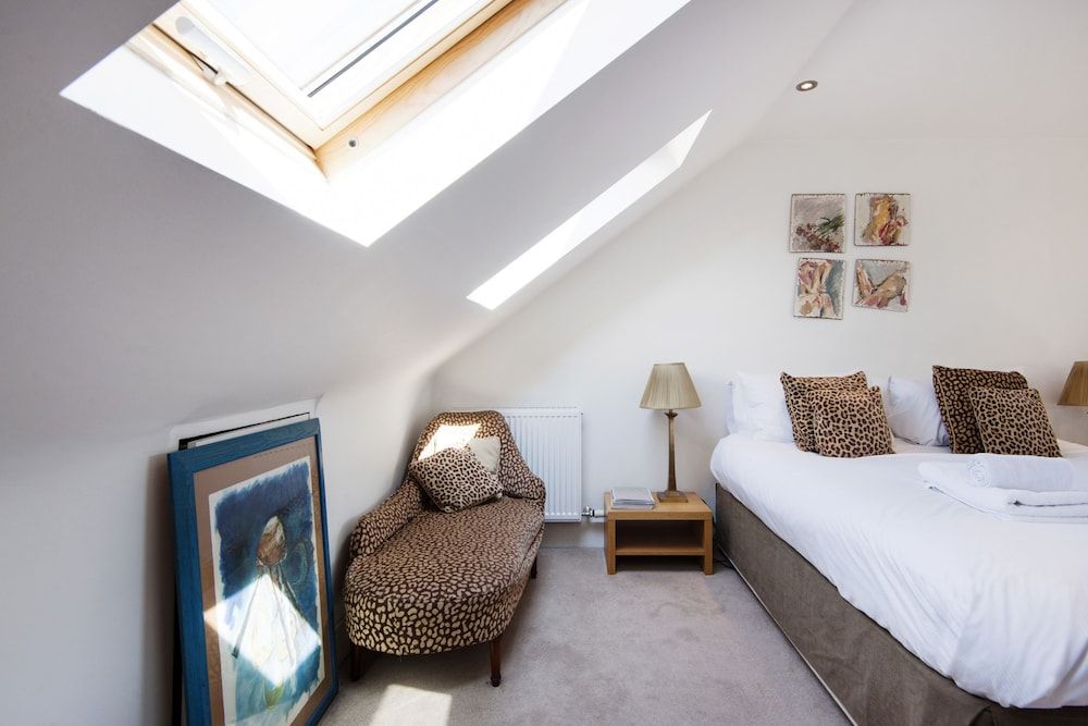 Exquisite East Acton Home Close to Shepherds Bush by Underthedoormat House (3 Bedrooms) 7