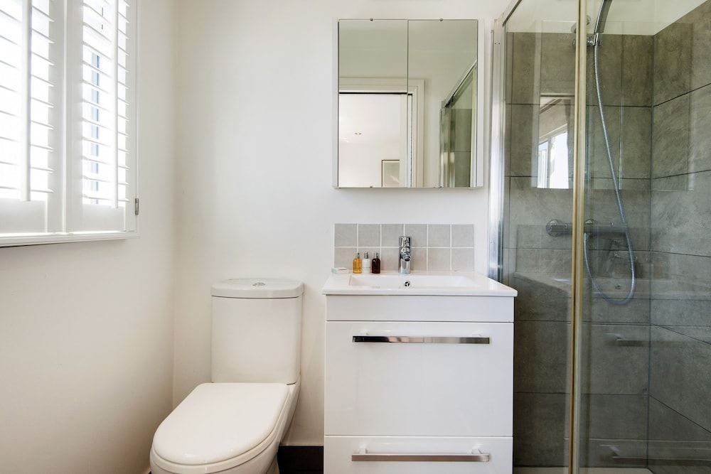 Exquisite East Acton Home Close to Shepherds Bush by Underthedoormat House (3 Bedrooms) 12