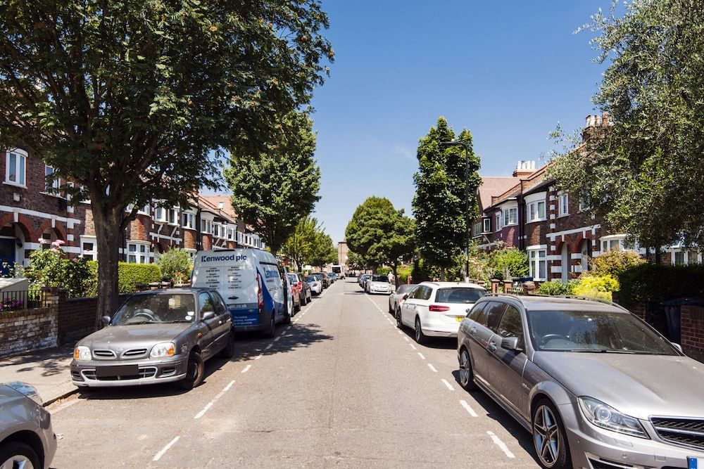 undefined Exquisite East Acton Home Close to Shepherds Bush by Underthedoormat 3