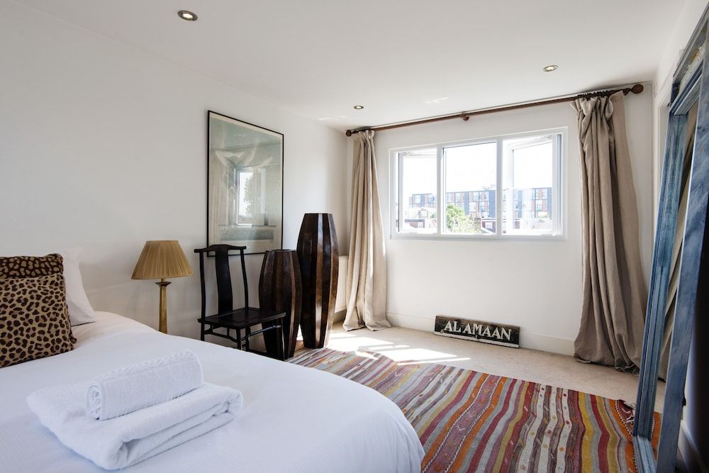 undefined Exquisite East Acton Home Close to Shepherds Bush by Underthedoormat 8