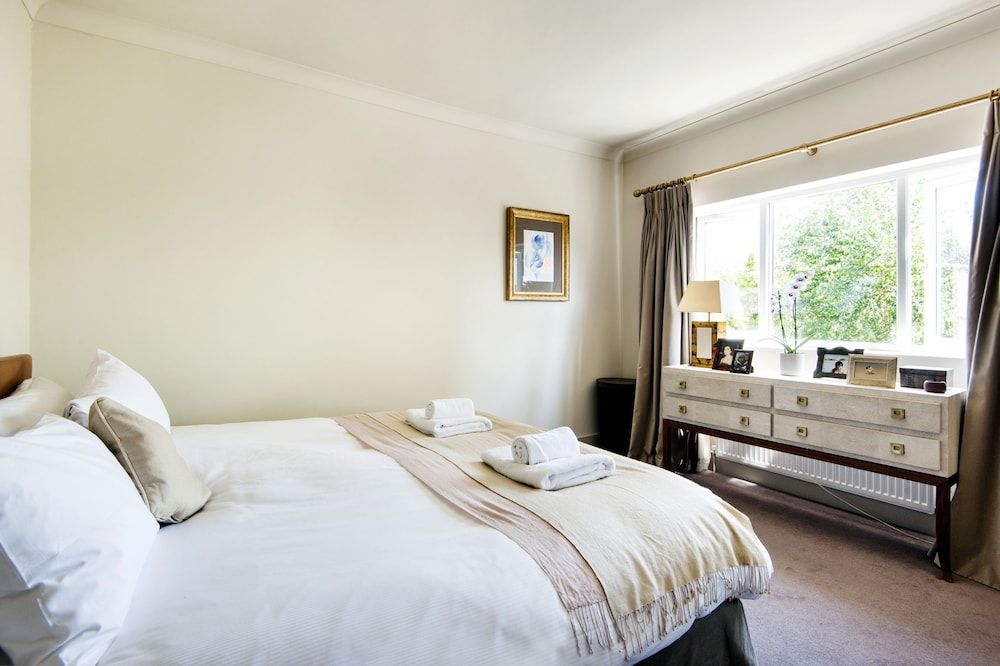 Exquisite East Acton Home Close to Shepherds Bush by Underthedoormat House (3 Bedrooms) 8