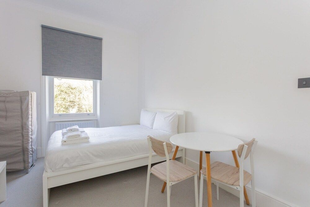 undefined Newly Renovated 3 Bedroom Apartment in North West London 6