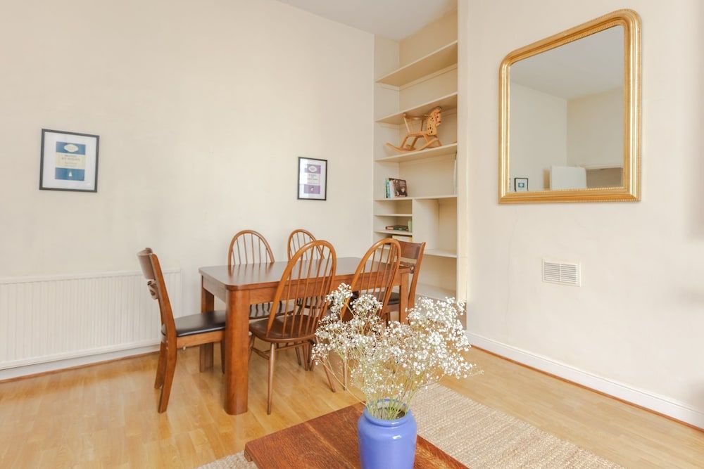 undefined Newly Renovated 3 Bedroom Apartment in North West London 3