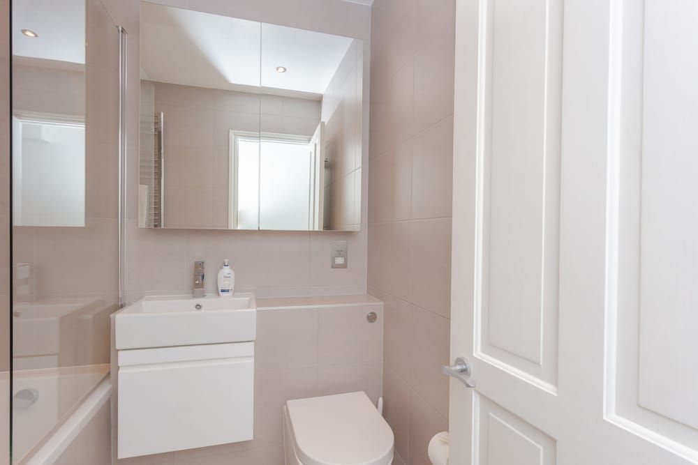 Newly Renovated 3 Bedroom Apartment in North West London Basic Apartment, Multiple Beds 22