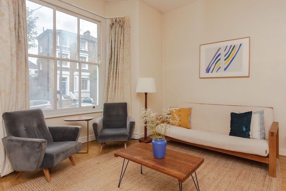 Newly Renovated 3 Bedroom Apartment in North West London Basic Apartment, Multiple Beds 15