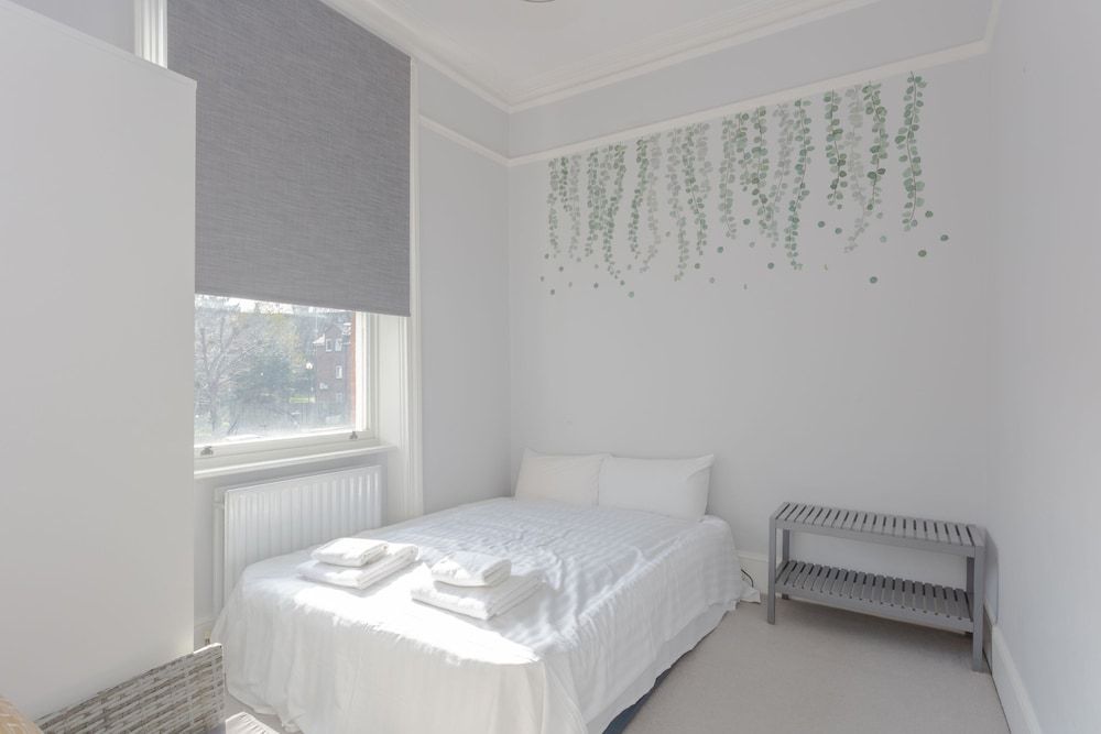 undefined Newly Renovated 3 Bedroom Apartment in North West London 10