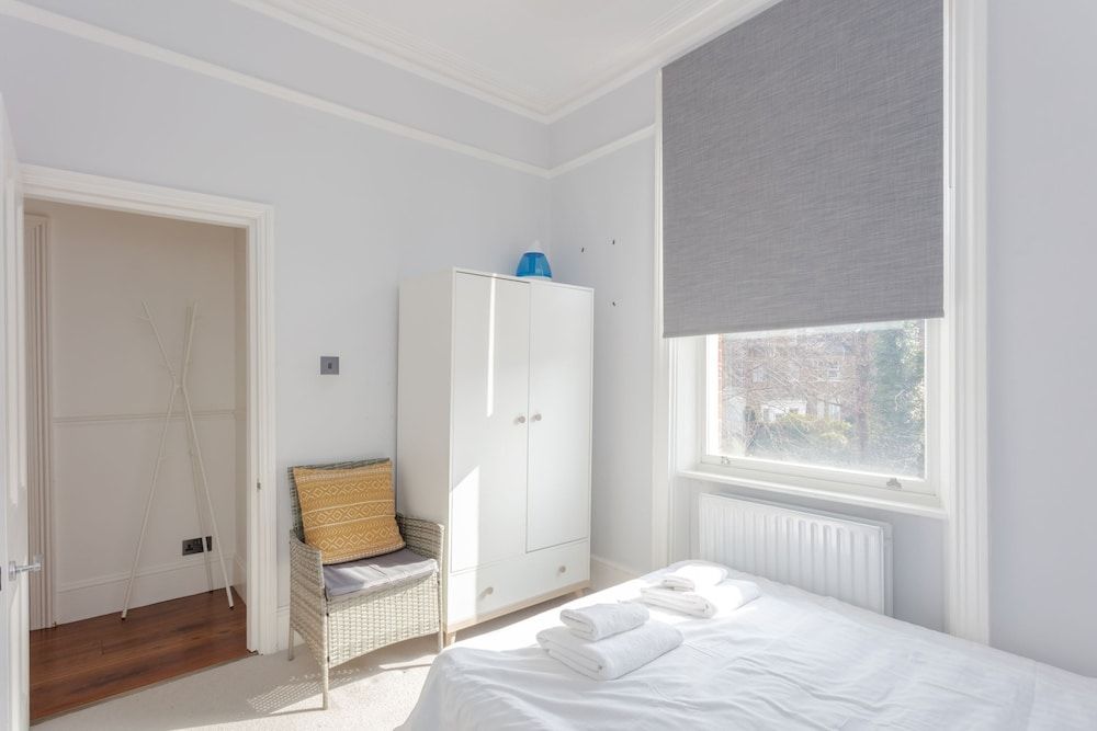 undefined Newly Renovated 3 Bedroom Apartment in North West London 9