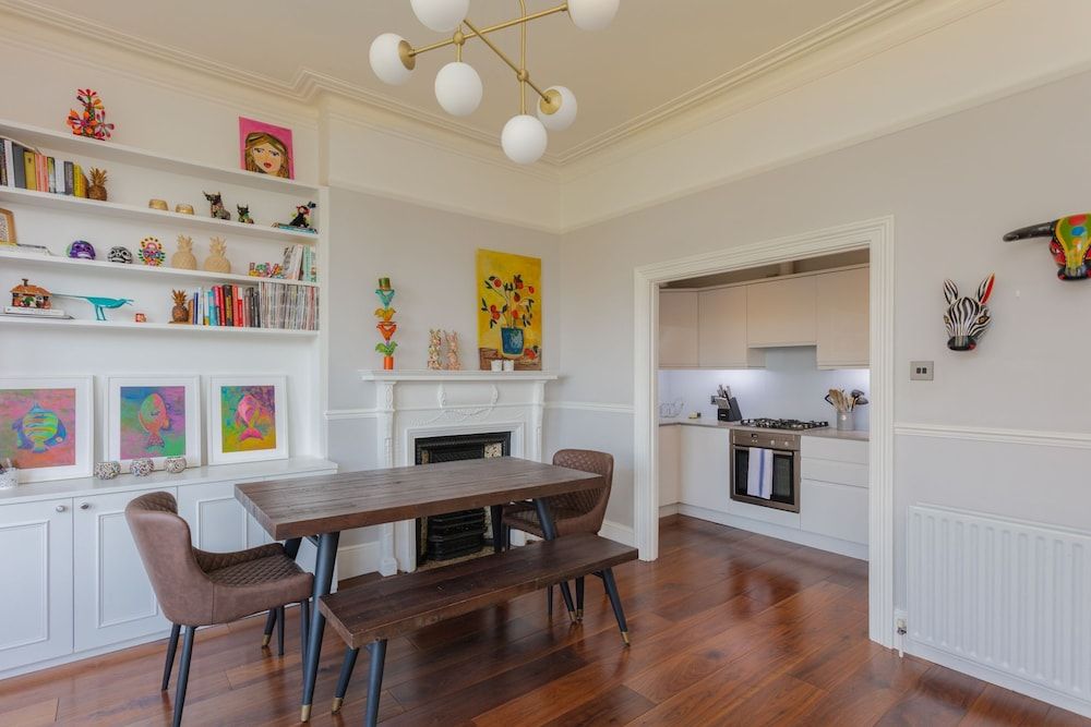 Newly Renovated 3 Bedroom Apartment in North West London Basic Apartment, Multiple Beds 11