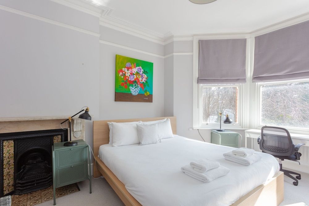 undefined Newly Renovated 3 Bedroom Apartment in North West London 5