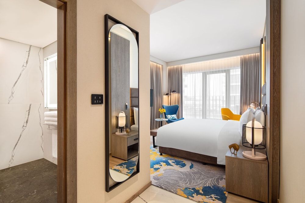 Deluxe Room, 1 King Bed, Sea View (Palm Side)