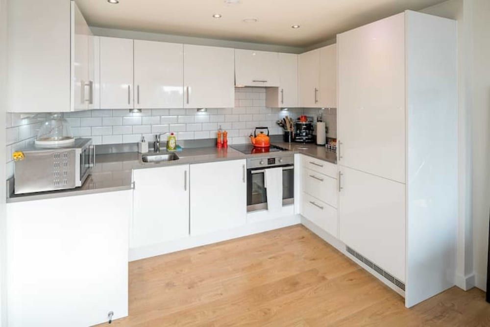 undefined Chic 1 Bedroom Apartment With View of Shard 9