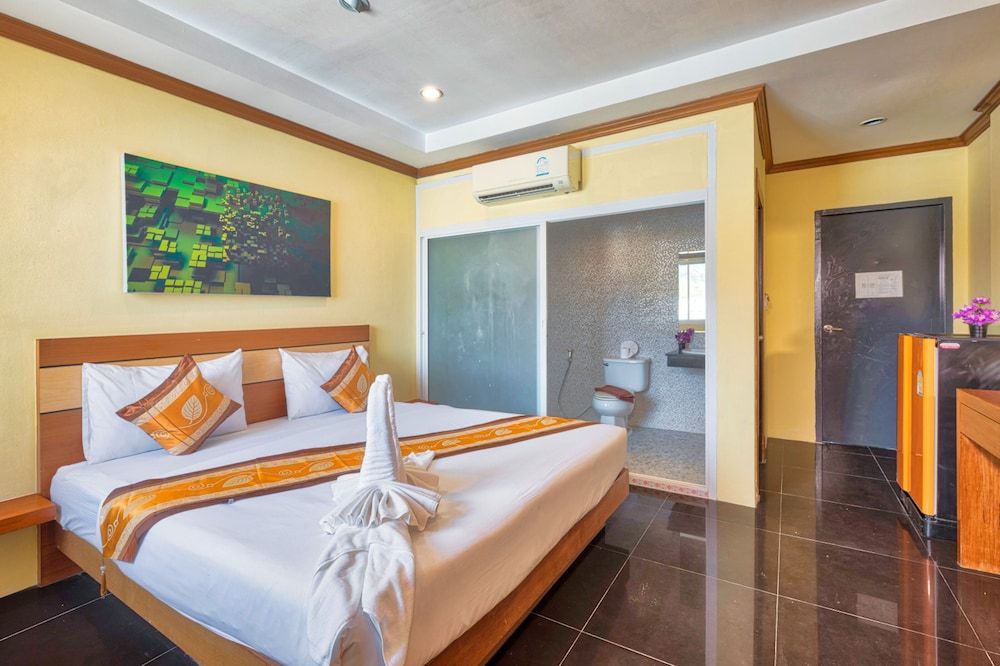 TJ PATONG HOSTEL - Prime Location by OTOP Market & Sea Double Room 8