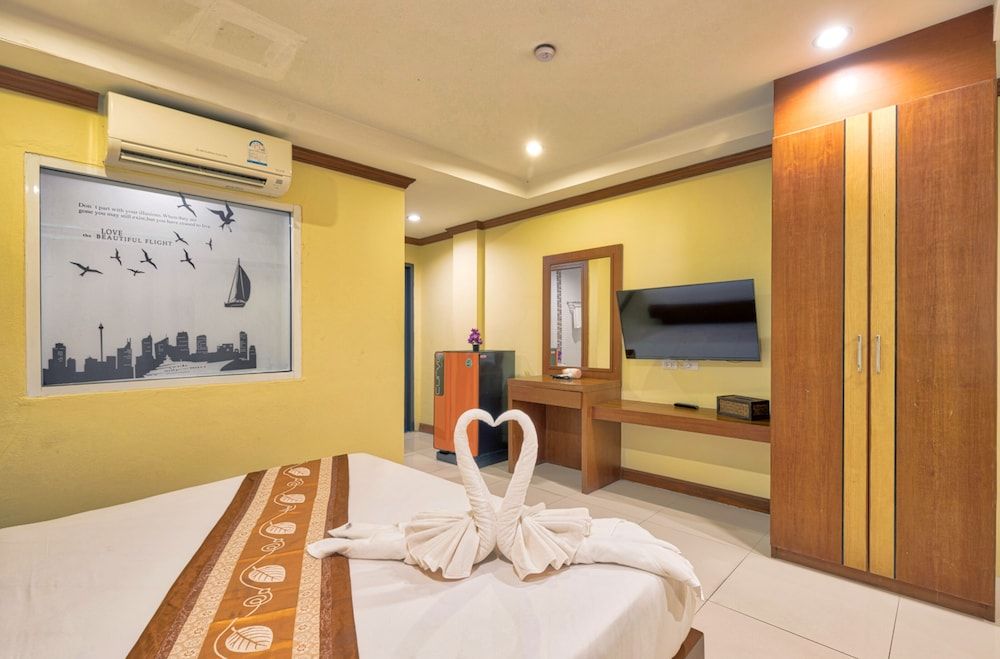 undefined TJ PATONG HOSTEL - Prime Location by OTOP Market & Sea 4