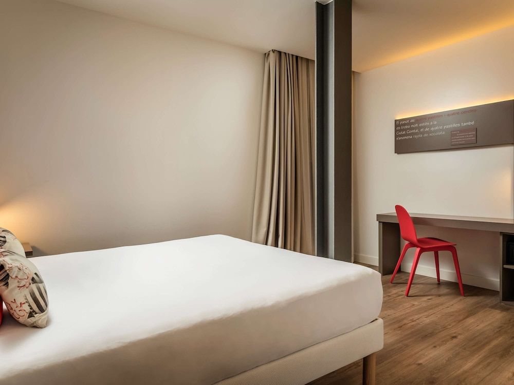 Ibis Styles Barcelona Centre Hotel Standard Room, 1 Double Bed (Interior) 5