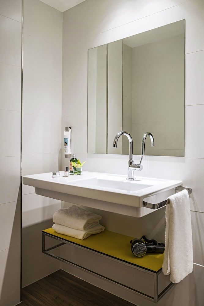 Ibis Styles Barcelona Centre Hotel Standard Room, 1 Double Bed (Interior) 9