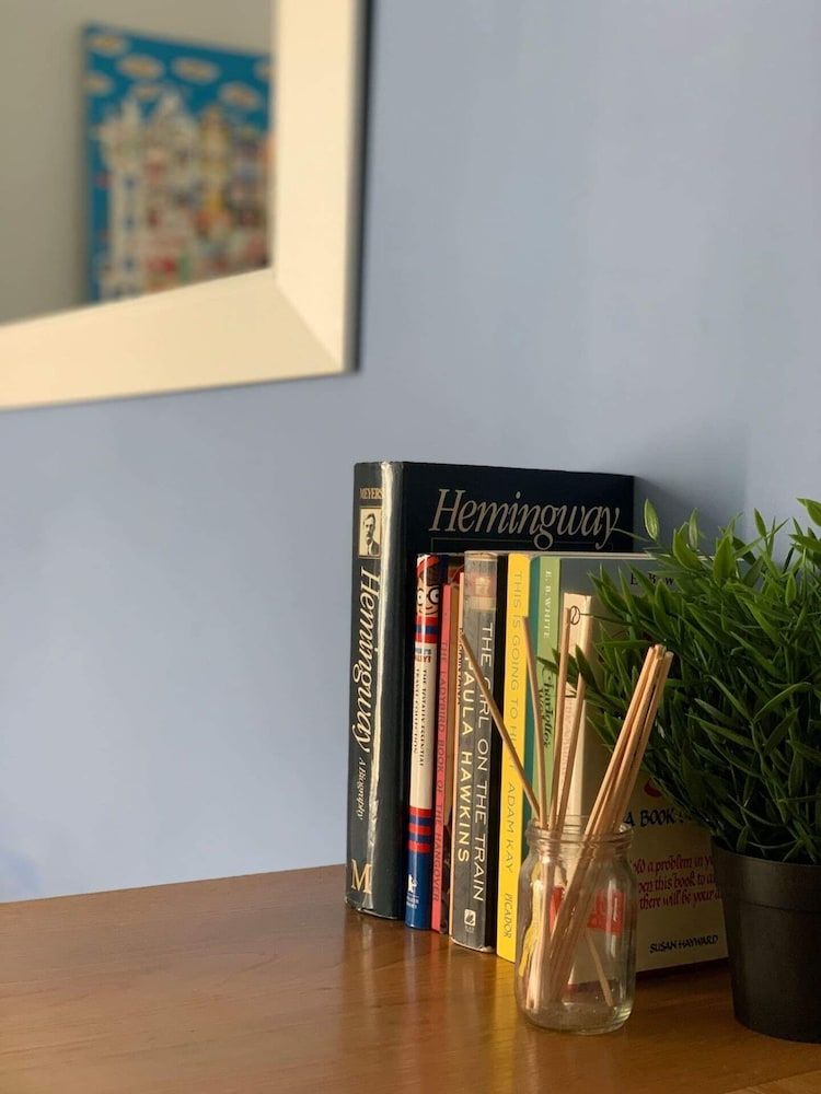 undefined Stylish 2 Bedroom Apartment 3