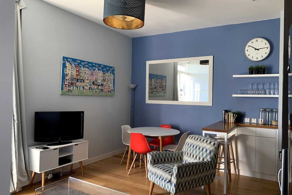 undefined Stylish 2 Bedroom Apartment 10