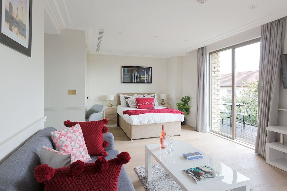Luxurious Hammersmith Apartment Studio 2
