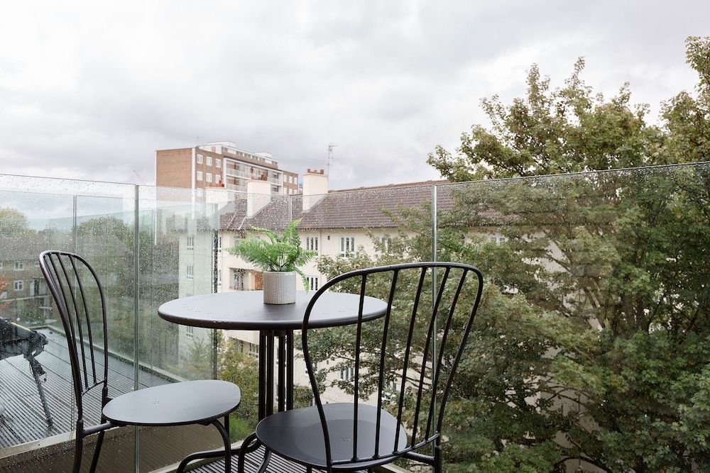 Luxurious Hammersmith Apartment Studio 10