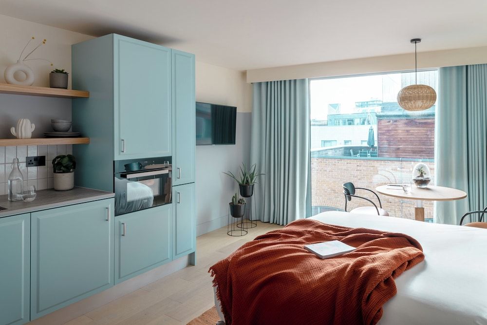 undefined Bermonds Locke, Tower Bridge 9