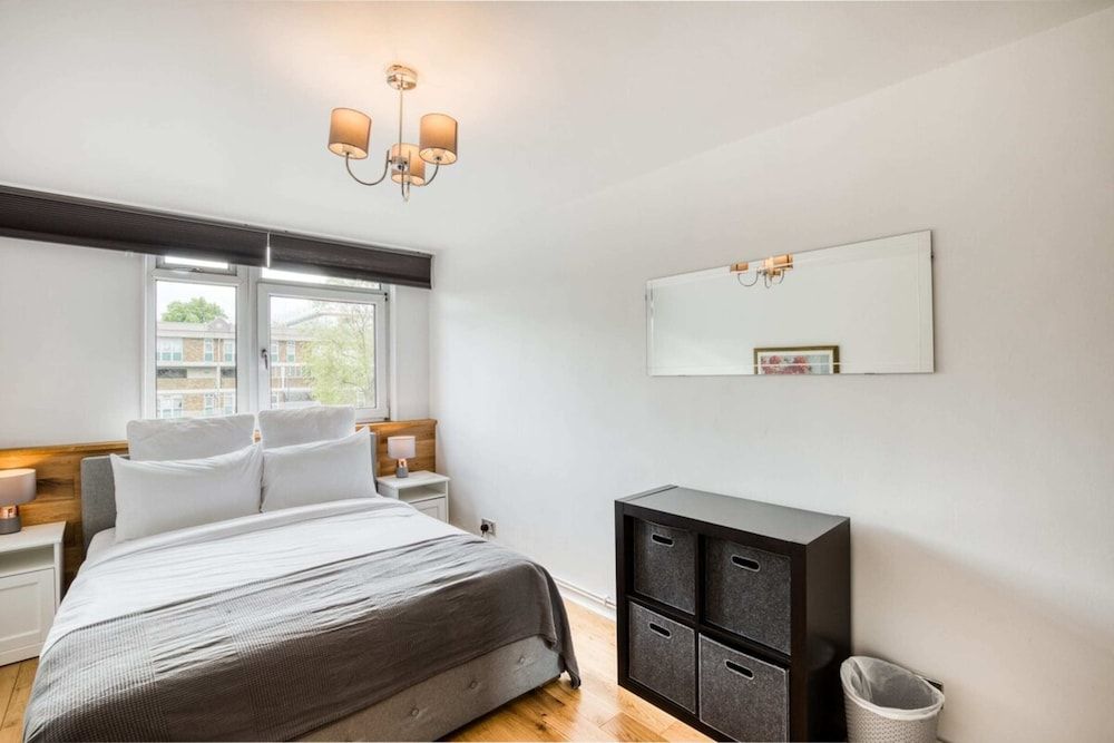 Homely 4 Bedroom House in Brixton House (4 Bedrooms) 6