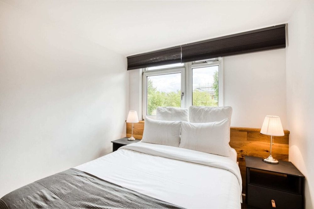 Homely 4 Bedroom House in Brixton House (4 Bedrooms) 9