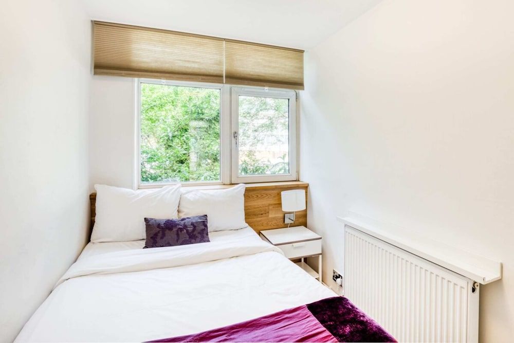 Homely 4 Bedroom House in Brixton House (4 Bedrooms) 5