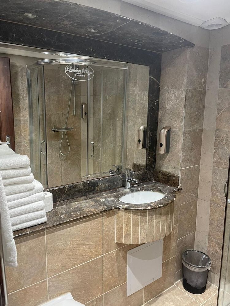 MSK Superior Superior Studio, Private Bathroom 8