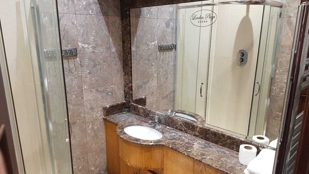 MSK Superior Deluxe Studio, Private Bathroom 14