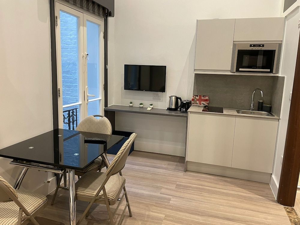 MSK Superior Standard Quadruple Room, Private Bathroom (Apartment) 9