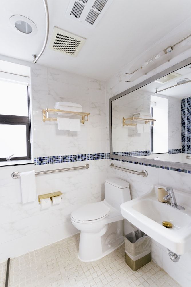 Hotel Richland LES Deluxe Twin Beds Room 6