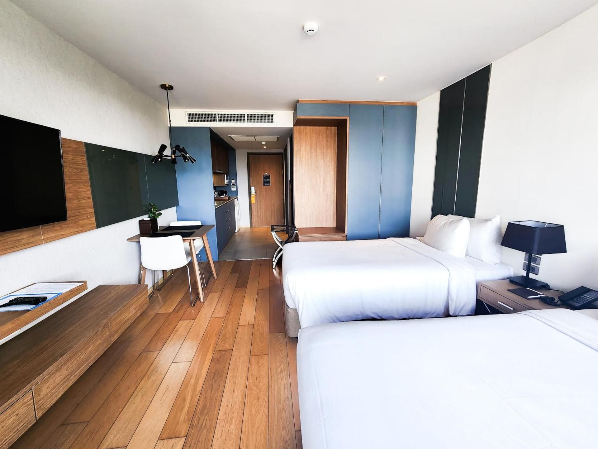 Executive Twin Studio