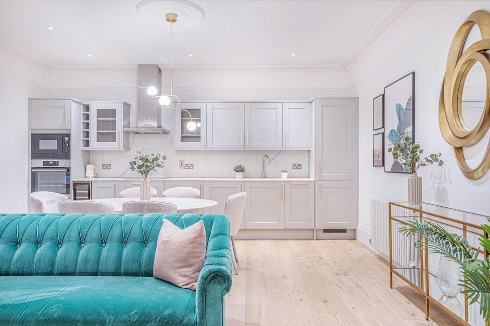 Royal Kensington - Standard 3 bed Apartment 16