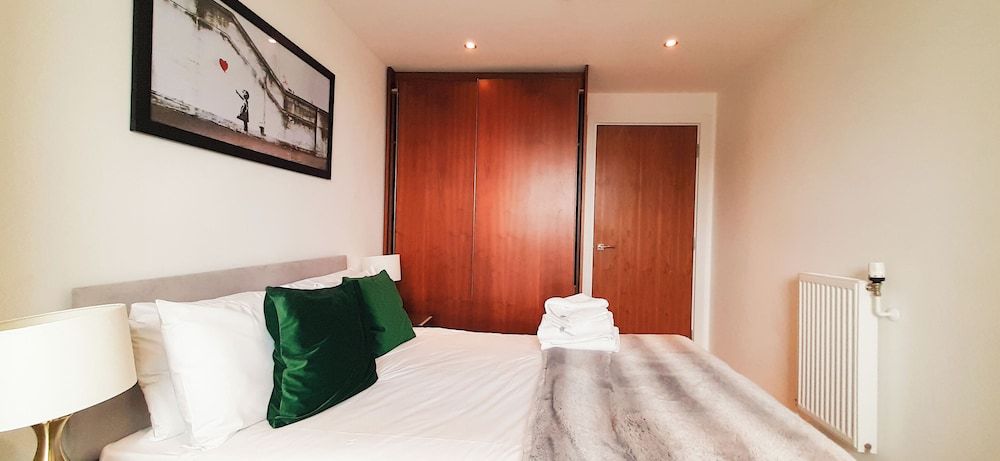 undefined MySquare Apartments Canary Wharf 7