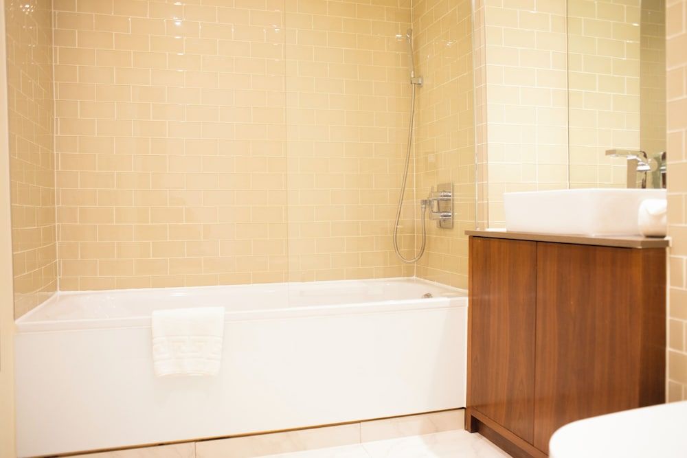 undefined MySquare Apartments Canary Wharf 10